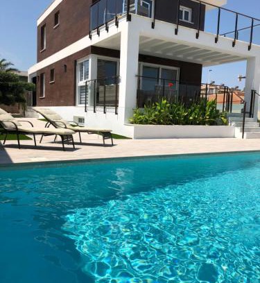Puerto Marino Villa | Villa Mondrian
