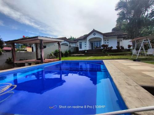 Cisarua Villa | Villa Naema
