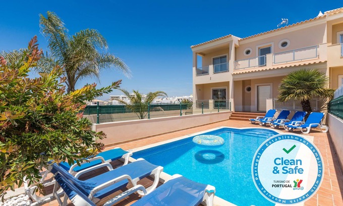 Gale Villa | Villa near the Galé beach with swimming pool and tastefully decorated