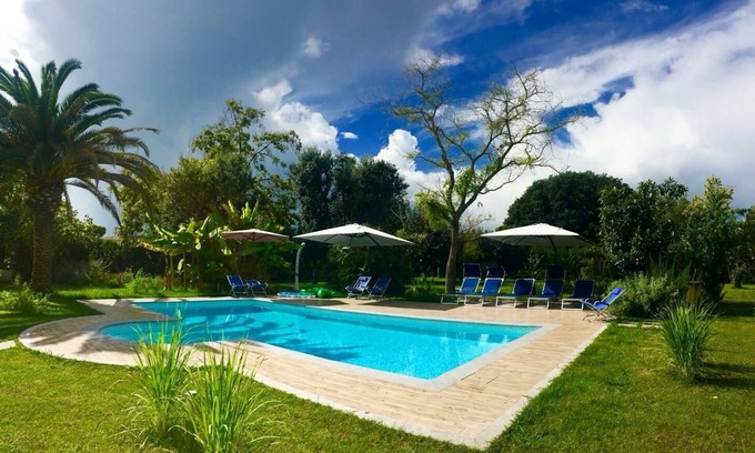 Forte dei Marmi Villa | Villa oasis swimming pool and park