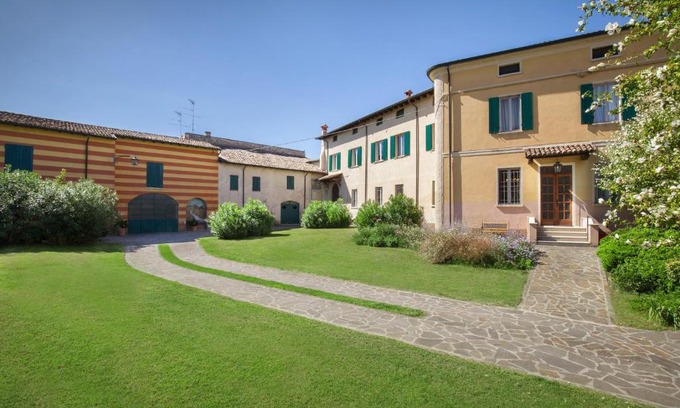 Volta Mantovana Villa | Villa Oleandra with Pool up to 12 People
