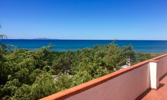 Eden Beach Villa | Villa Oleandro. A few steps from the sea, with garden and sea view.