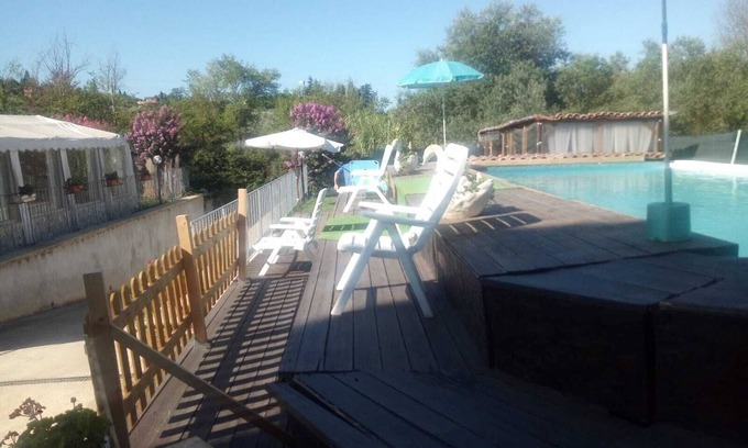 Gallicano nel Lazio House | Villa Paradise Resort rents rooms surrounded by the greenery of its private Park