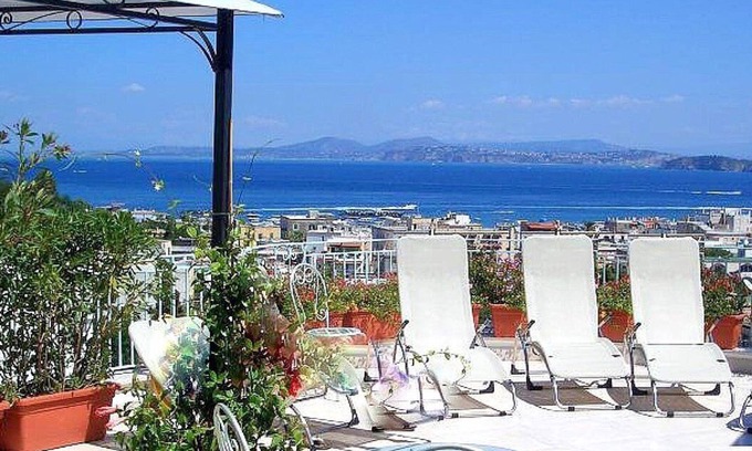 Ischia Porto House | Villa Peonia A: A welcoming apartment which faces the sun and the sea, with Free WI-FI.