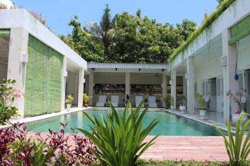Kalibukbuk House | Villa Putih Lovina