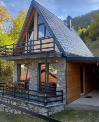 Pejë House | Villa Roni