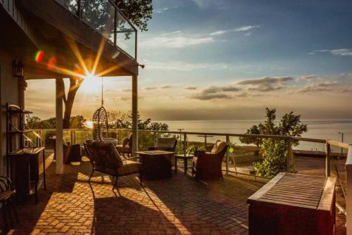 Miller Beach House | Villa Santorini The Addition