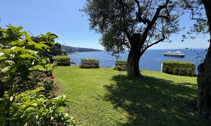 Sant'Agnello Villa | Villa Saran, amazing seafront in Sorrento center