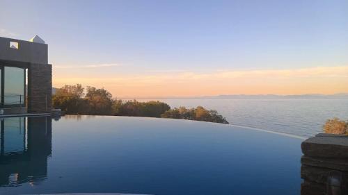 Ormos Agiou Ioannou Apartment | Villa Scorpio - Infinity Pool Endless Blue Escape