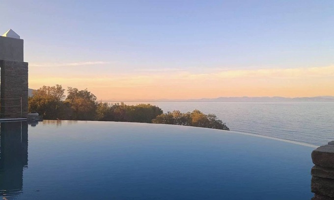 Ormos Agiou Ioannou Apartment | Villa Scorpio - Infinity Pool, Endless Blue Escape