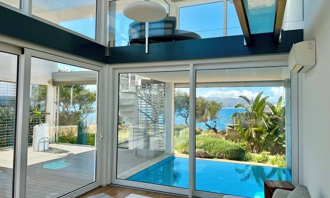 Marina Manresa Villa | Villa 'Seafront Sunset Alcudia' with Sea View, Wi-Fi and Air Conditioning