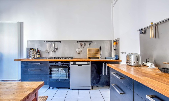 Semillac Villa | Villa 'Semillac' with Private Terrace, Private Garden and Wi-Fi