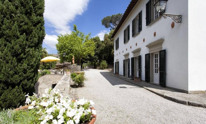 Cortona House | VILLA SERENA x6 Beautiful villa surrounded by nature, with swimming pool just 1 km from Cortona