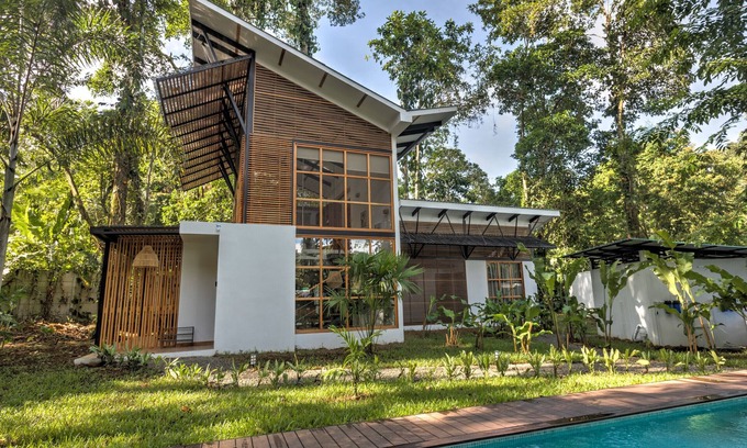 Chiguata Villa | Villa Serenity. Modern tropical style surrounded by nature