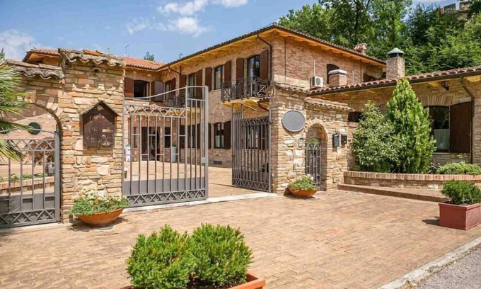 Fermignano Resort | VILLA SERRA ALTA