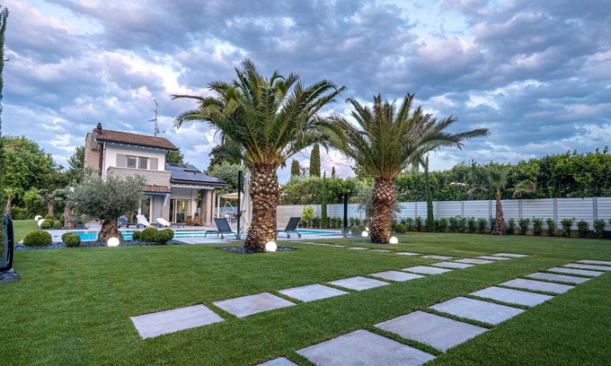 San Benedetto di Lugana Villa | Villa "Sirmione Front Lake" with Lake View, Private Heated Pool & Wi-Fi