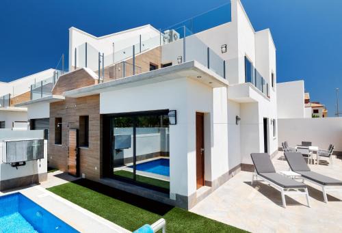 Pilar de la Horadada Villa | Villa Sol y Alegre - 16p - private pools