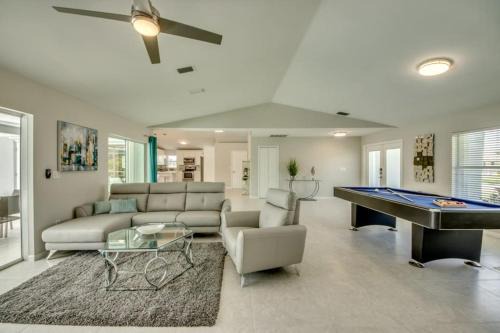 Pelican Villa | Villa Sunset Avenue by CoralVilla-modern, pool table