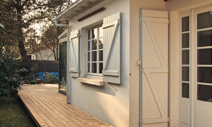 Les Conches House | Villa Suzanne terrace and veranda near the beach