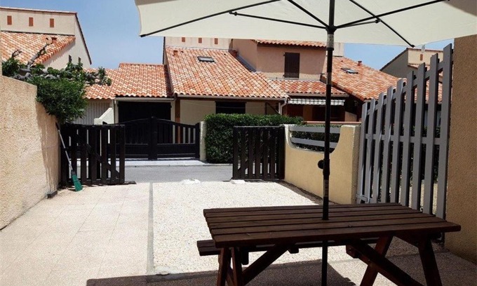 Port Leucate Villa | Villa T3 Port Leucate avec Terrasse, 6 Couchages, Proche Plage, Parking Privé - FR-1-81-346