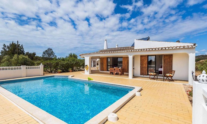 Silves House | Villa Tranquila is an amazing traditional Portuguese property in a quiet residential area just outsi