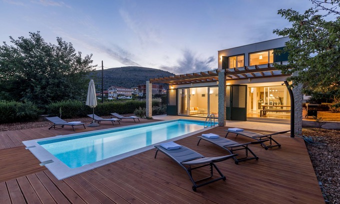 Seget Donji Villa | Villa Trogir SAVE 20 percent on Split-villas comn