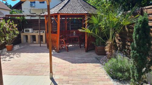 Siofok-Szabadifurdo Apartment | Villa Tropic
