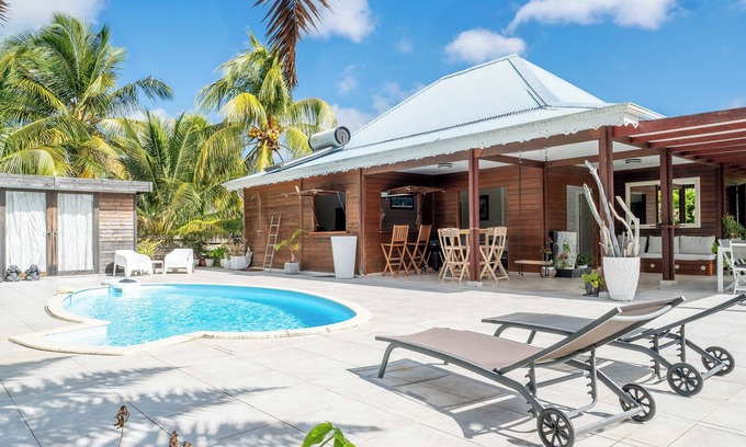 Le Moule Villa | Villa Tyno, with its private pool and surfer's paradise just a few minutes away.