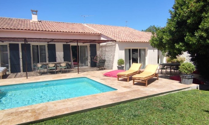 Saint-Martin-de-Crau Villa | Villa Van Gogh Swimming pool and Spa in Provence