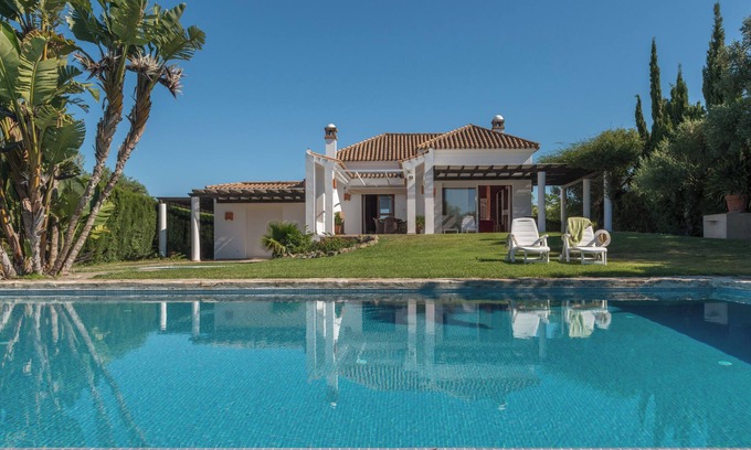 Benalup-Casas Vieja House | Villa Violeta with pool, garden and Wi-Fi