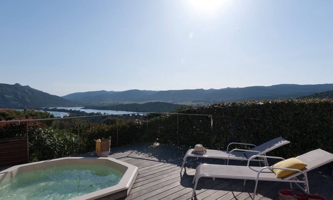 Santa Giulia Villa | Villa with jacuzzi and sea view - Santa Giulia - Residence with swimming pool