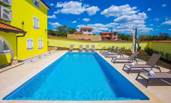 Musalez Cottage | Villa with pool, summer kitchen and fenced yard for 17 persons near Porec