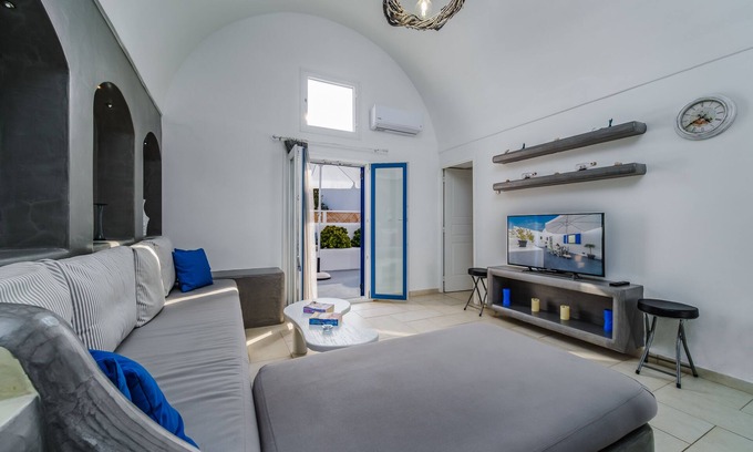 Fira Boat Rental | Villa with private jaccuzi at the center of Fira Town