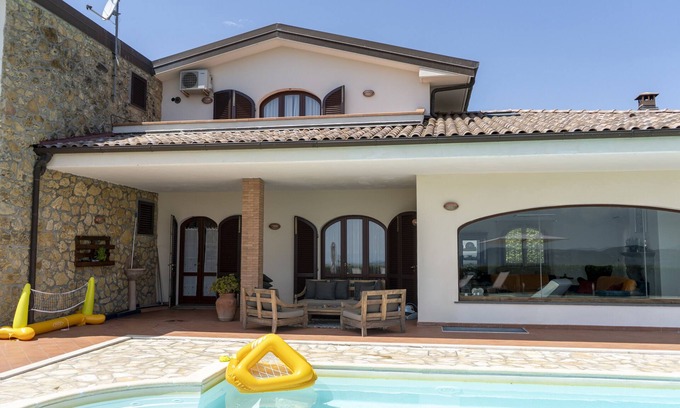 Livorno Villa | Villa with Private Pool, Wi-Fi and Air Conditioning