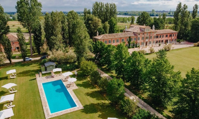 Taglio di Po House | Villa with shared pool between Ferrara and Venezia