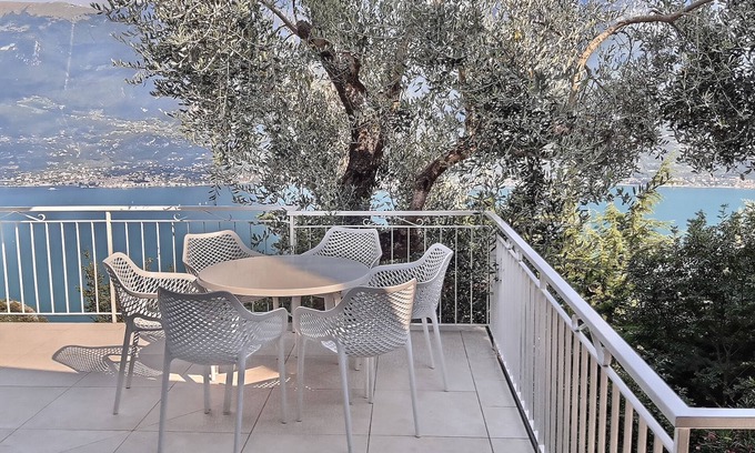 Arias House | Villa with stunning lake views and private salt water pool