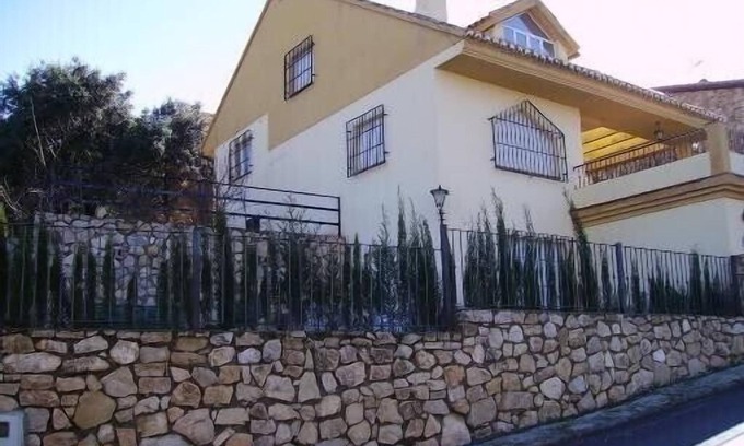 Dudar Villa | Villa with swimming pool near the wonderful city of alhambra, granada