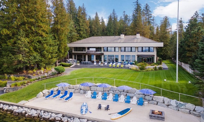 Sagle House | Villa Z Luxury Waterfront Estate, Beach, Hot Tub
