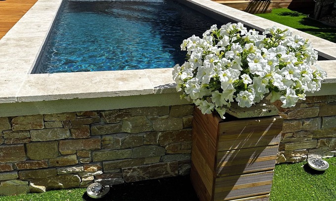 Malaucene Apartment | Village center apartment with pool, garden and bike/motorcycle room wifi