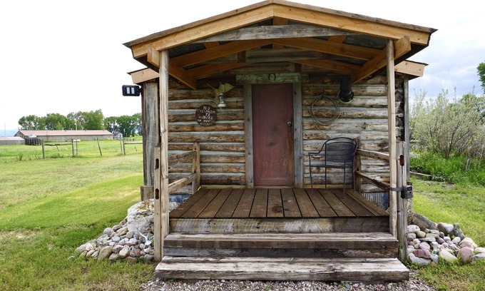 Augusta Cabin | Vintage Cabin Experience on Riverside Property