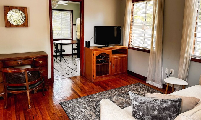 Midtown Apartment | Vintage Charm : 1 bed/1 bath close to schools