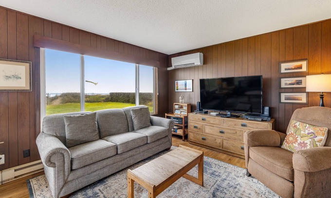 Waldport House | Vintage home with ocean views, private path to shore & fenced dog-friendly yard