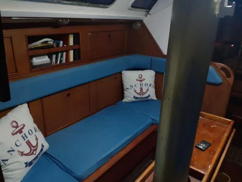 Lisbon Old Town Boat Rental | Vintage Sailboat in the center of Lisbon