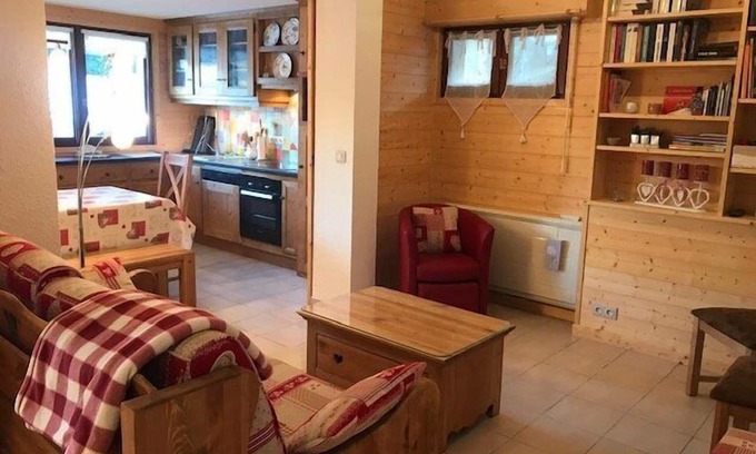 Chatel Apartment | Violes 19: apartment facing Lake Vonnes