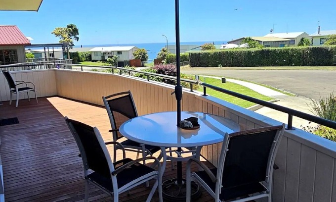 Waihau Bay House | VIP boat trailer park at ramp included. large spacious house. free wifinnn