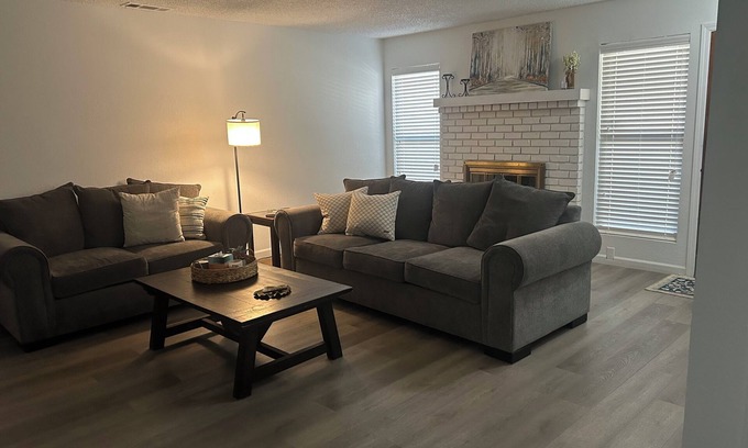 Visalia Condo | Visalia, cozy, clean condo ! Short drive to SEQUOIA NP & downtown.Pets welcome!