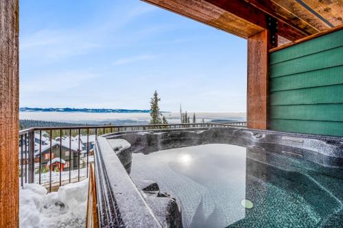 Big White Ski Resort House | Vista at Big White w Amazing Location and View