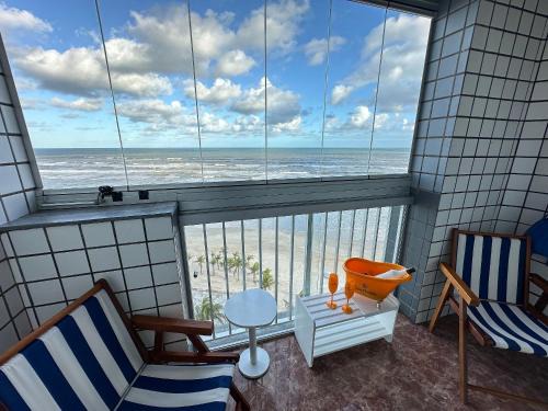 Vila Balnearia House | Vista deslumbrante e elegância frente mar!