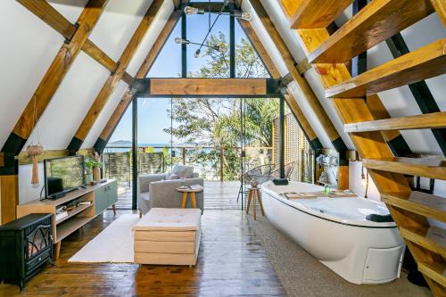 Rio das Pacas Ski Chalet | Vista Mar e Banheira de hidromassagem - Chalé Shánti - Florianópolis - SC - Brasil