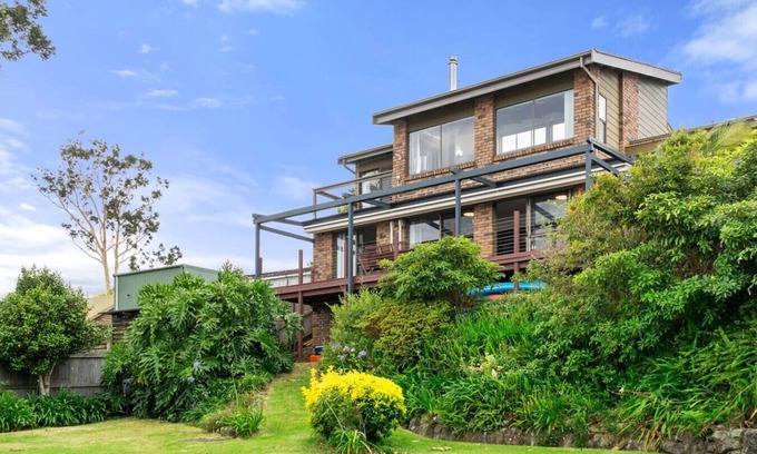 Basin View House | Vista on Basin View with Private Deck